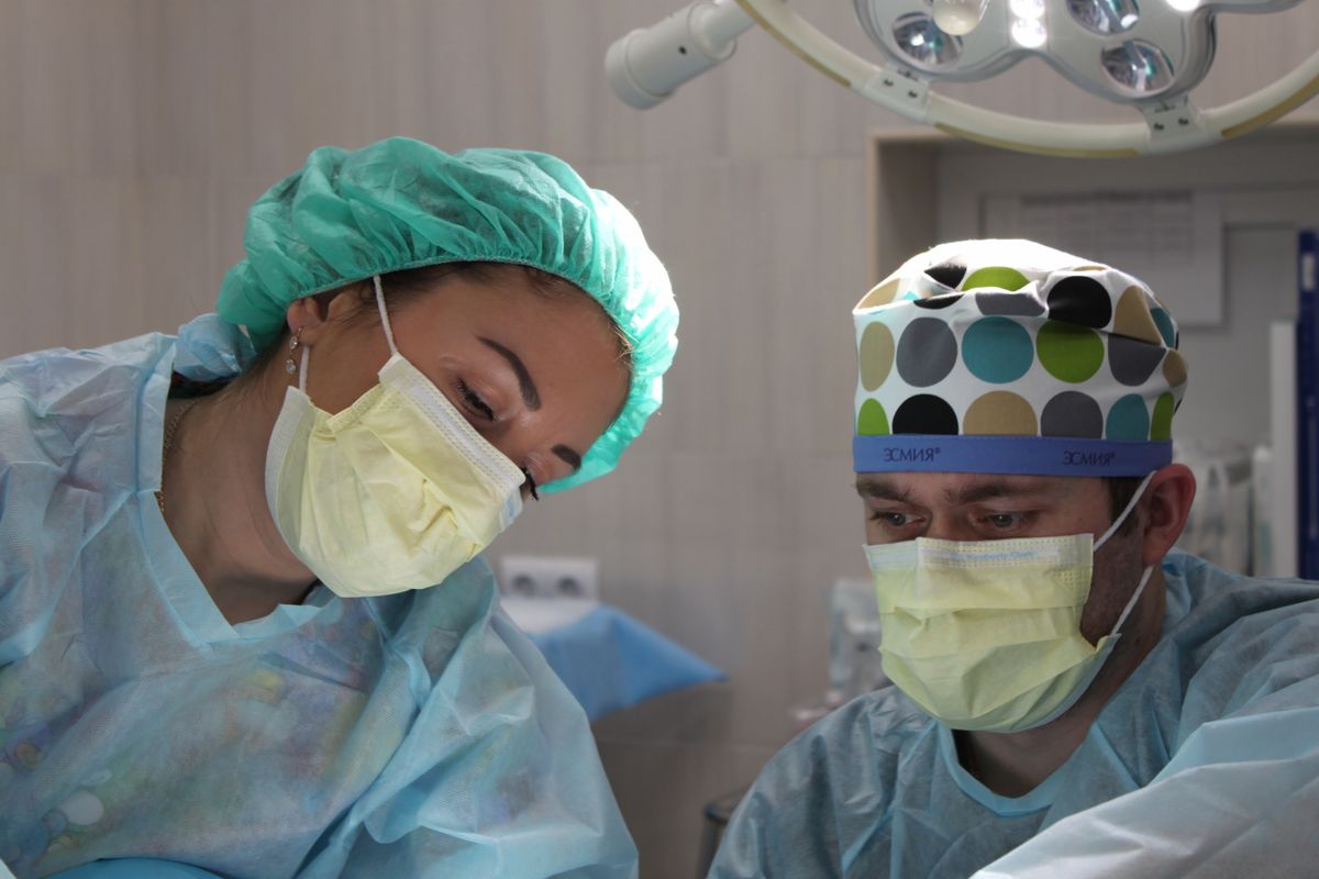Two surgeons in an operating room, the setting where AI helped Houston Methodist increase surgical volume