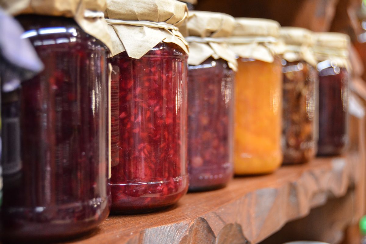 Rows of jam jars on a shelf, the setup from the famous choice overload study