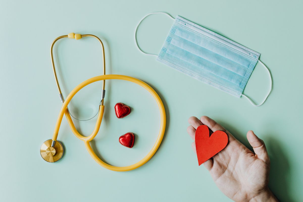 Healthcare items on a calm background, representing the small details on a Google Business Profile that help patients choose a medical practice