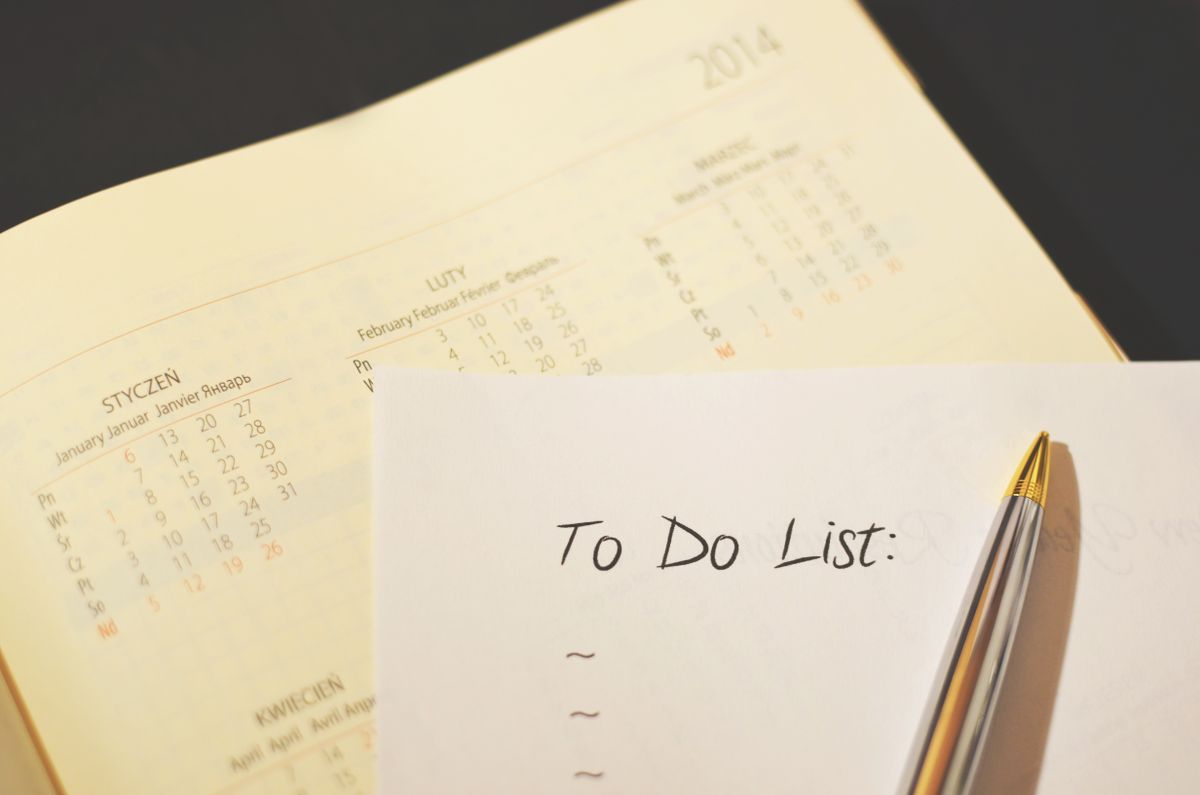 A monthly calendar, a pen and a checklist on a desk, the simple tools behind a medical practice content calendar
